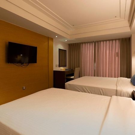 Ever Delightful Business Hotel Chiayi City Exterior photo