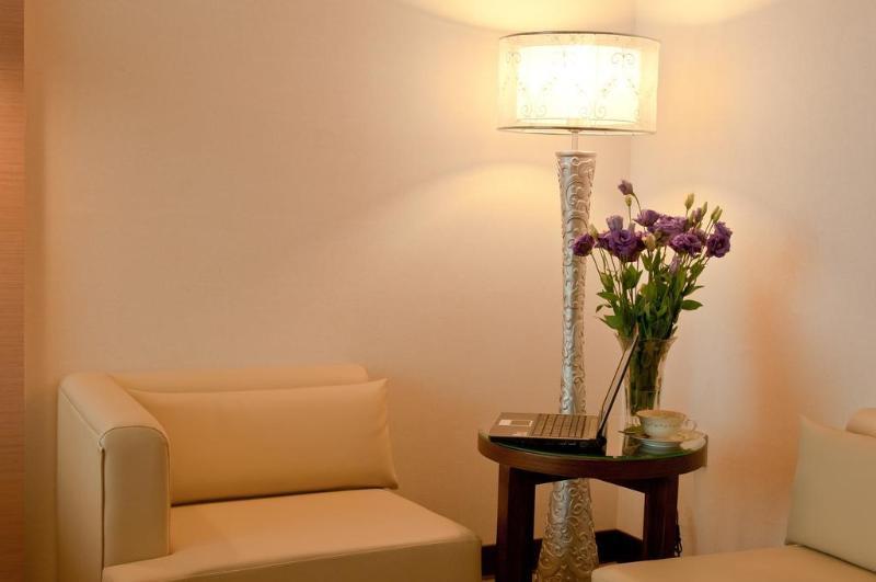 Ever Delightful Business Hotel Chiayi City Exterior photo