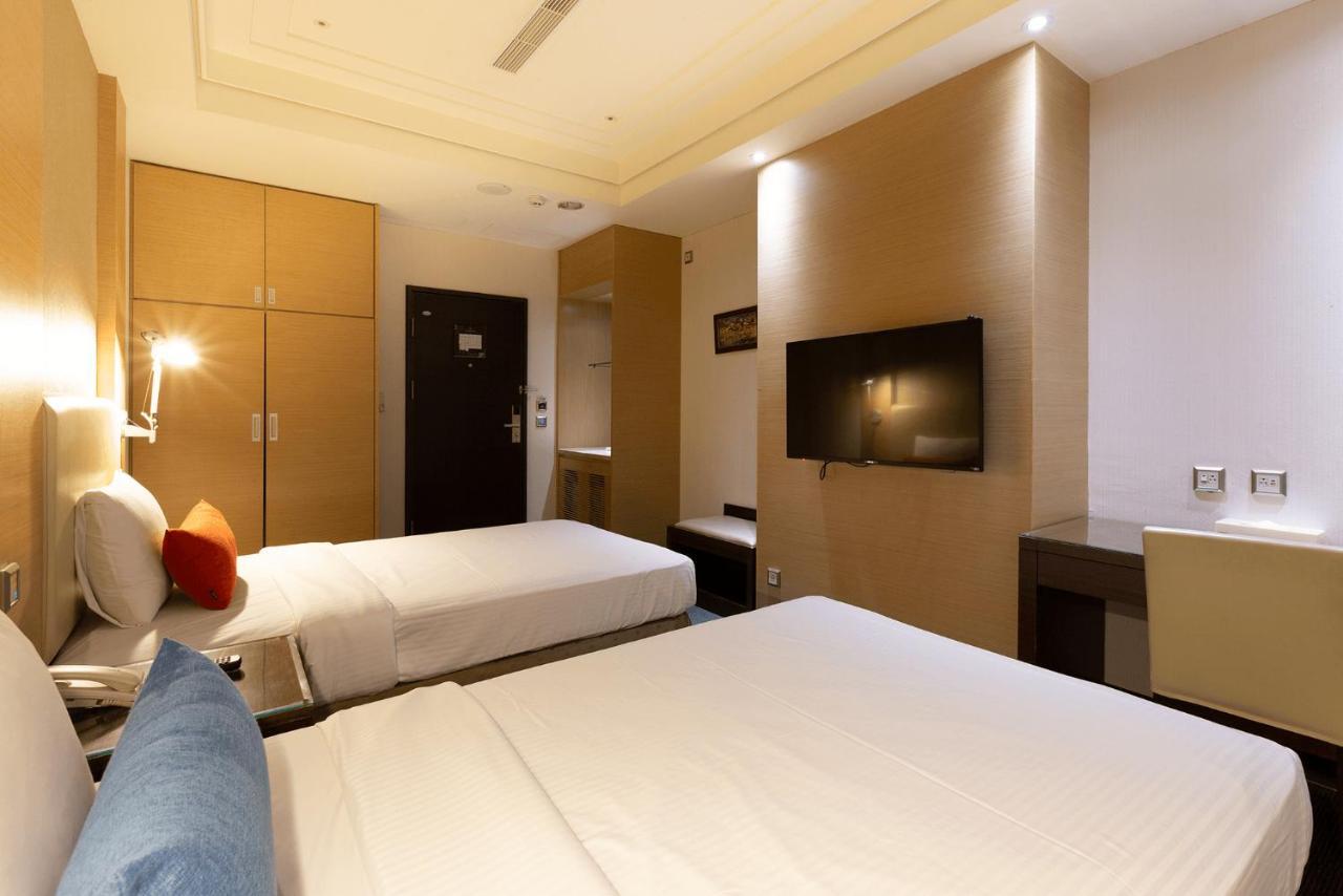 Ever Delightful Business Hotel Chiayi City Exterior photo