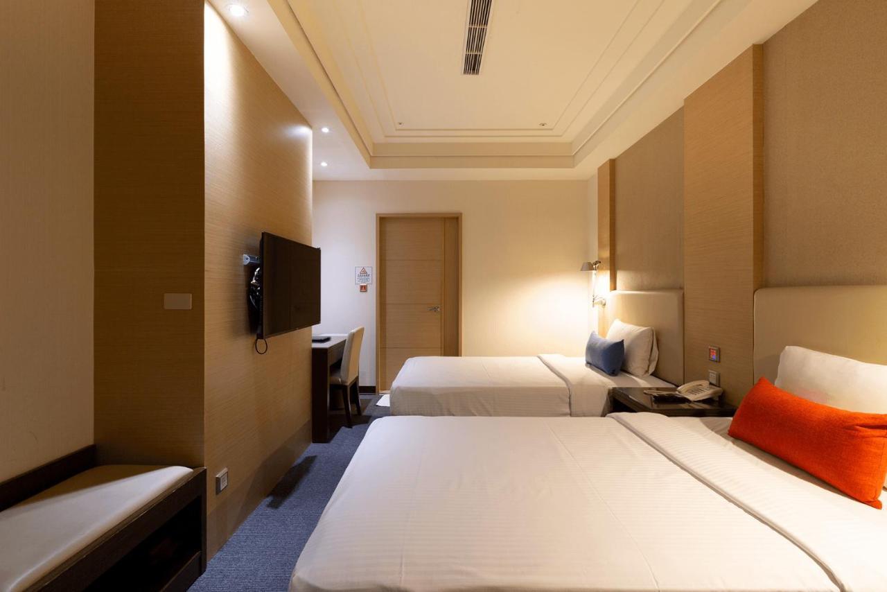 Ever Delightful Business Hotel Chiayi City Exterior photo